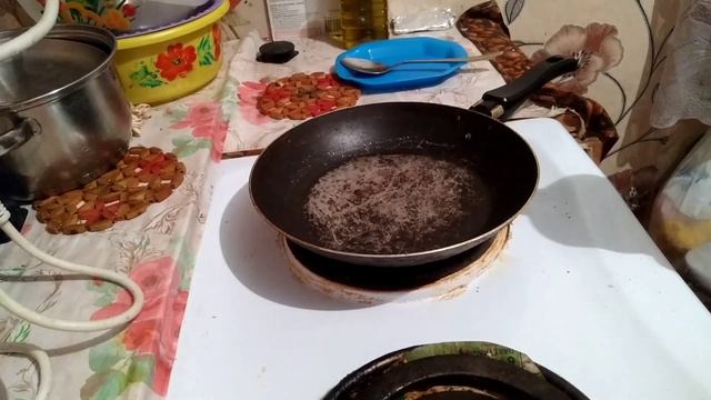 1Часть, ЛУКОВЫЙ ПИРОГ С ПЛАВЛЕННЫМ СЫРОМ ОБЪЕДЕНИЕ??? смотреть онлайн