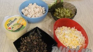 Салат Рафаэлло с курицей и грибами