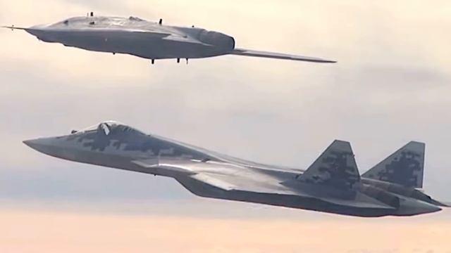 С-70 «Охотник» — российский тяжелый беспилотный бомбардировщик компании «Сухой» смотреть онлайн