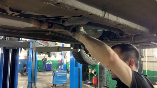 Ремонт выхлопной системы и обманки на Ситроен С Кроссер. смотреть онлайн