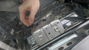 Распаковка и установка авточехлов на сидения автомобиля Hyundai Solaris (RBr) (2011 - 2017 г. в.)