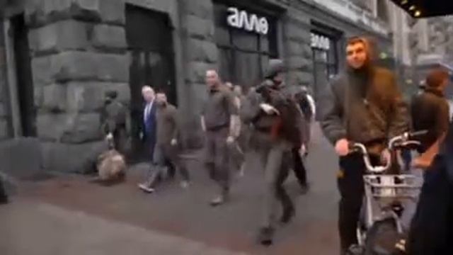 Борис Джонсон и Зеленский гуляют по Киеву. смотреть онлайн