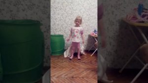 Танцует и поёт) антошка пойдём копать картошку.