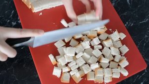 Как приготовить сухарики, кириешки в духовке?
