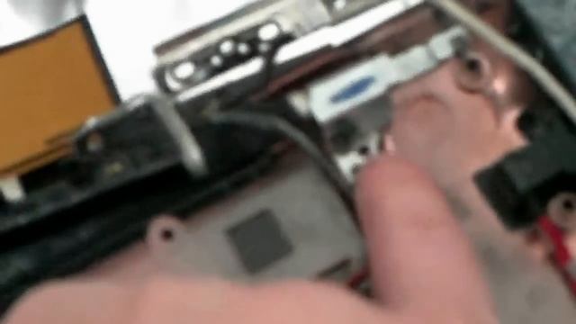 Вскрытие ноутбука с разбором деталей