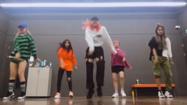 Z-Girls did Chicken Noodle Soup Challenge | Dancing with Z-Girls смотреть онлайн