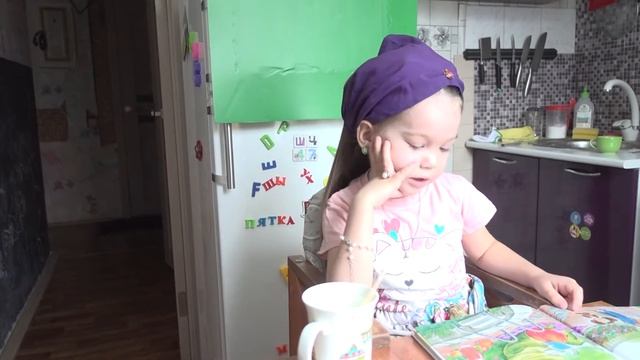 Крокодил Гена и его друзья. Ася "читает книги" смотреть онлайн