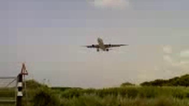 A330 Landing Roma Fiumicino airport смотреть онлайн