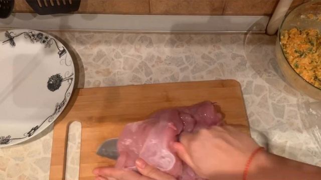 Рулет из филе индейки с овощами и сыром в духовке