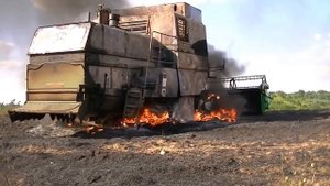 Ах какое горе!ГОРИТ КОМБАЙН В ПОЛЕ!