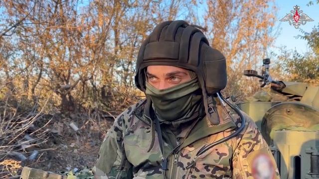 Танковые экипажи Т-90М «Прорыв» уничтожают противника в районе Клещеевки смотреть онлайн