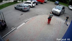 Разбил потолок мячом