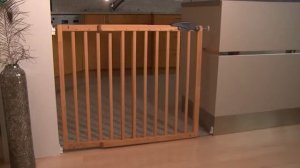 Nicolas wooden extending safety gate