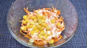 Салат с куриной грудкой и чипсами