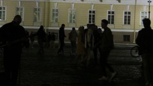 Мы вышли из дома, когда во всех окнах погасли огни...