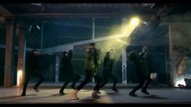 Chris Brown - Party Dance Routine Compilation смотреть онлайн