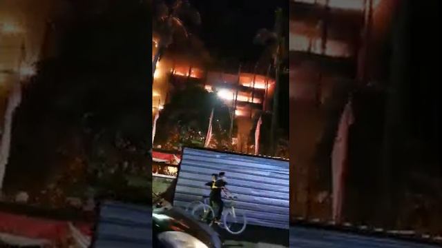 Penampakan kobaran Api didepan gedung Utama Kejaksaan Agung RI