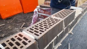 Кладка облицовочной стены под расшивку