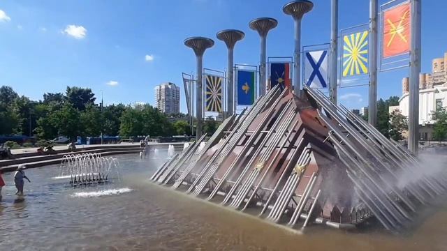 Прогулки по Москве. Площадка фестиваля Недели моды в Кузьминках.Площадь Славы.Фонтан "Музыка славы" смотреть онлайн