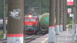 Электровозы ВЛ80С-465 и ВЛ80С-1516 с грузовыми поездами