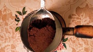 Кофе с молоком, гвоздикой и шоколадом