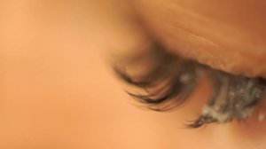 Видео инструкция как снимать наращенные ресницы в домашних условиях, самостоятельное снятие ресниц
