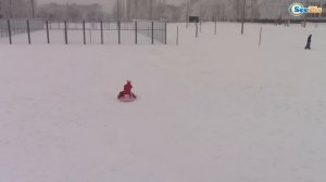 ХЕЛЛО КИТТИ и Кукла Беби Бон СНЕЖНАЯ ГОРКА Катаемся Видео для детей HELLO KITTY & Baby Born