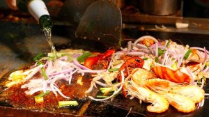 Китайская уличная еда – кастрюля со смешанными морепродуктами.