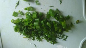 Салат из огурцов с кунжутом и соевым соусом