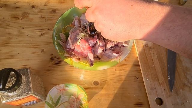 Куриные крылышки на мангале KFC отдыхает