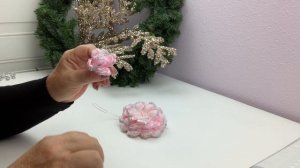 Новогодние цветы из атласной ленты своими руками. Ваша елка будет  красивой и оригинальной / DIY