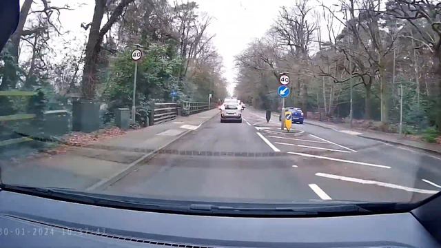 UK Dash Cam And Observations - VW Polo Driver Cannot Be Bothered To Queue смотреть онлайн