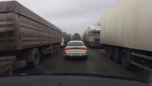 Пропускной пункт в Новоазовске. Отвратительная организация проезда, пробки, потеря времени и денег