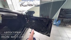 Iron Motors .Tesla Model S ремонт стеклоподъёмника. И все же Tesla ломается