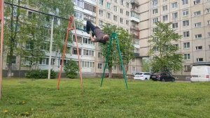 Уличный воркаут, динамика от парня 45 лет.