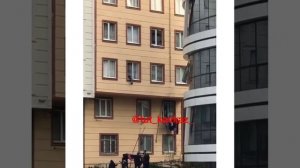 РЕБЕНОК УПАЛ С ТРЕТЬЕГО ЭТАЖА