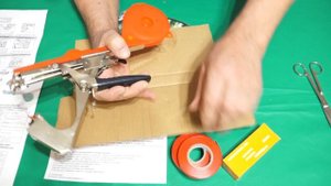 Тапенер. Инструмент для подвязки растений Tapetool  Степлер