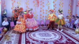 Праздник в детском саду Дефиле Осенний бал