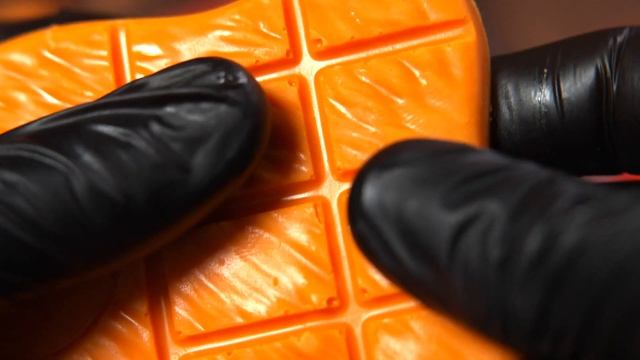 Вкусный и полезный шоколад с ягодами облепихи. Натуральный веганский шоколад