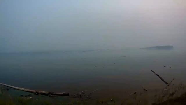 Потоп в Тулуне.Пляж Золтые пески забило мусором. смотреть онлайн