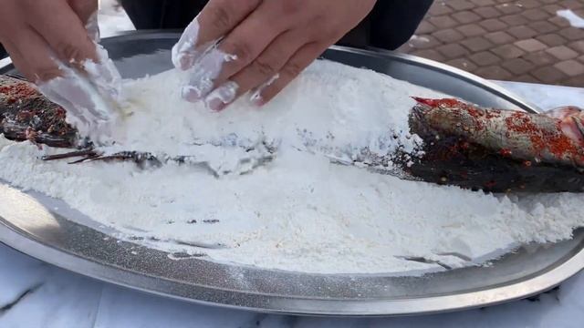 КАК УЗБЕКИ ЖАРЯТ РЫБУ / РЫБА ОДНИМ КУСКОМ / ЖАРИМ РЫБУ В КАЗАНЕ НА КОСТРЕ
