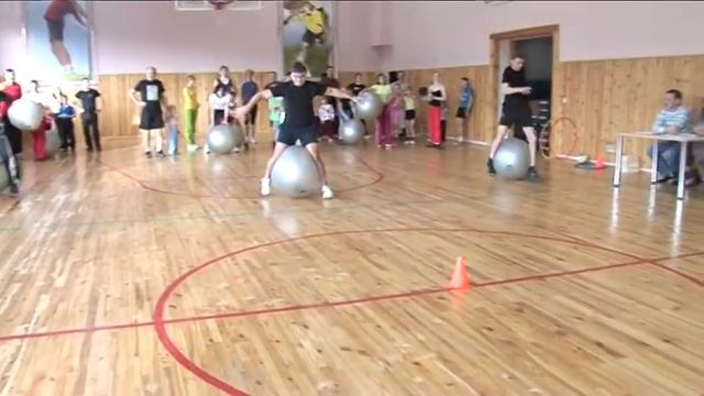 Спортивный праздник "Папа-мама-я- спортивная семья!" смотреть онлайн