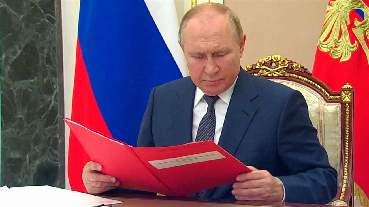 Владимир Путин в режиме видеоконференции провел совещание с Совбезом РФ