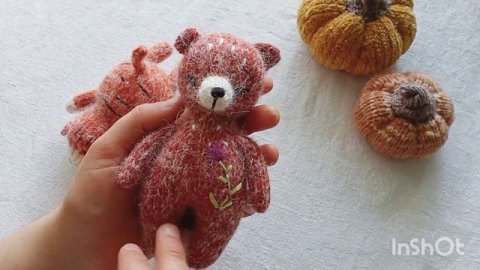 Много готовых работ. Вязаные игрушки спицами.