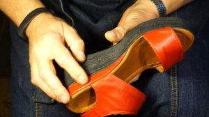 Ремонт красных босоножек, лямки. Repair of red sandals, straps.