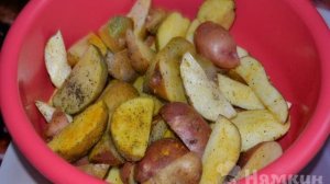 Картофель по-деревенски на сковороде