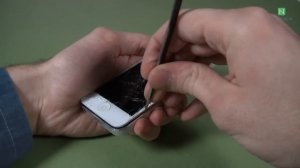 Ремонт iPhone: как разобрать телефон без присоски