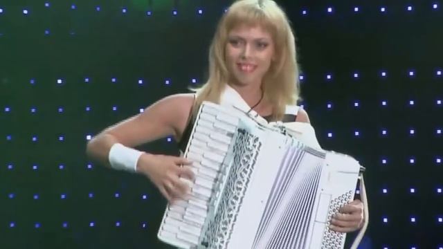 Дорогой длинною ♫ Красивейший  Романс на аккордеоне  ♥ Великолепный дуэт очень красивых девушек! ♥