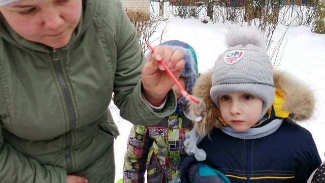 Эксперимент в детском саду! Мыльный пузырь и мороз. смотреть онлайн