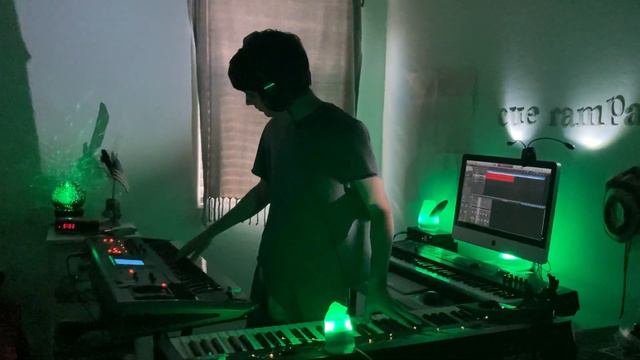 Commute Me (Live Performance) смотреть онлайн